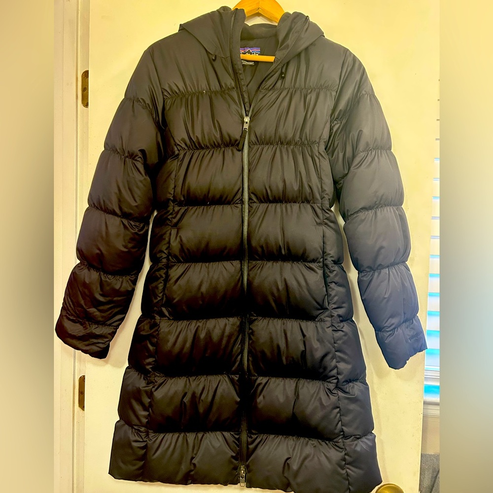 Black Patagonia down hooded parka size small